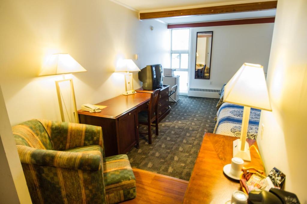 Grizz Hotel Revelstoke Ruang foto