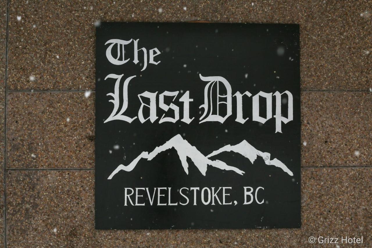 Grizz Hotel Revelstoke Bagian luar foto